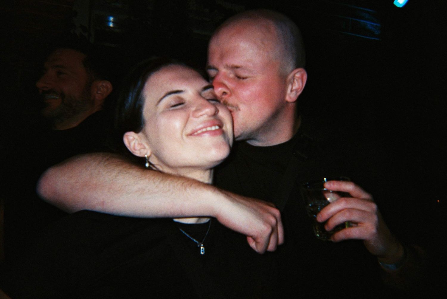 Thomas kissing Bianca on the cheek